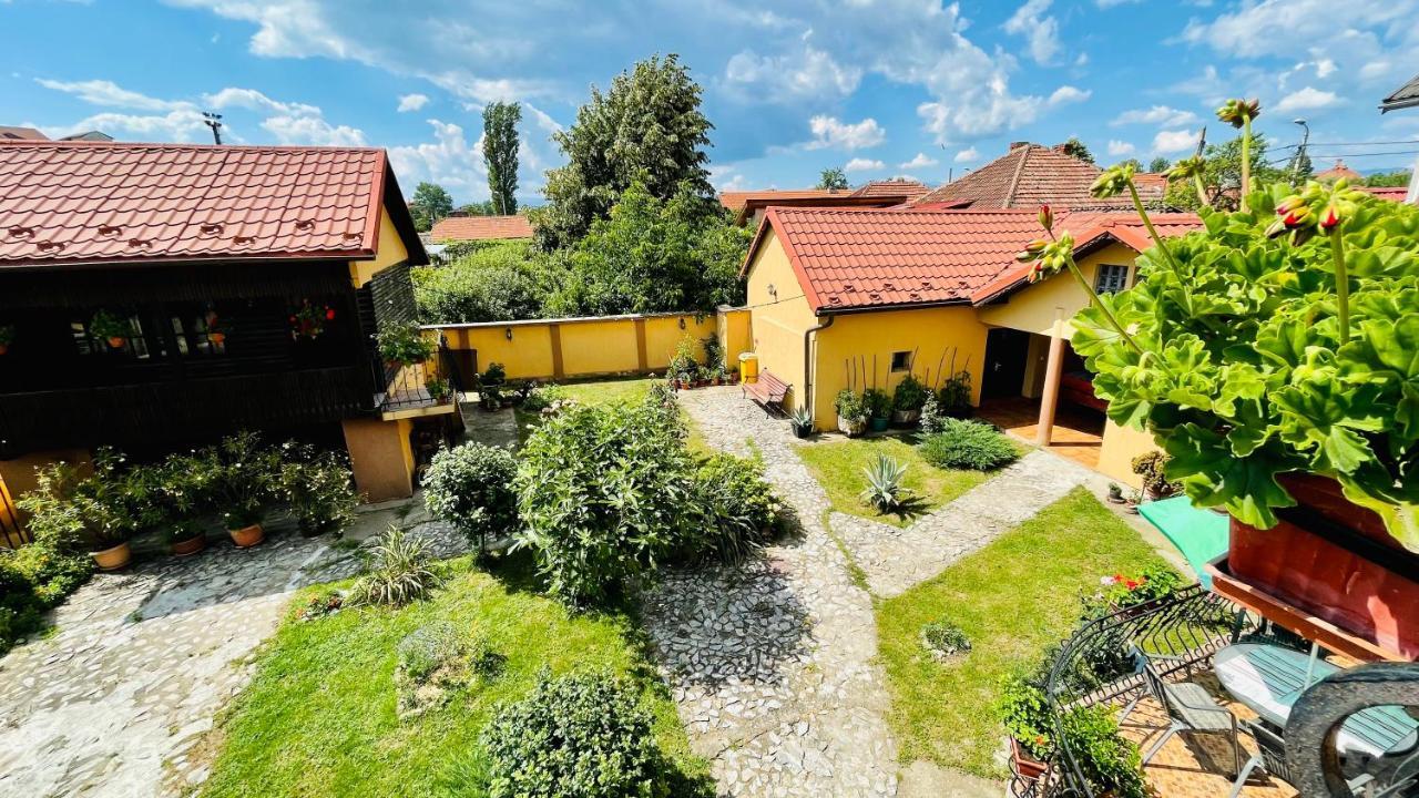 Apartamento Leto House Târgu Jiu Exterior foto