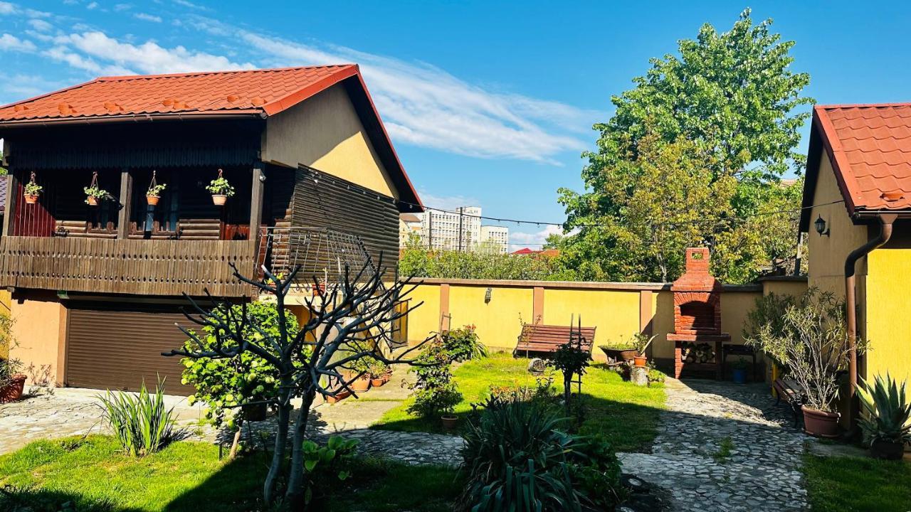 Apartamento Leto House Târgu Jiu Exterior foto