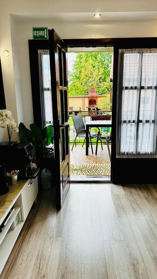 Apartamento Leto House Târgu Jiu Exterior foto