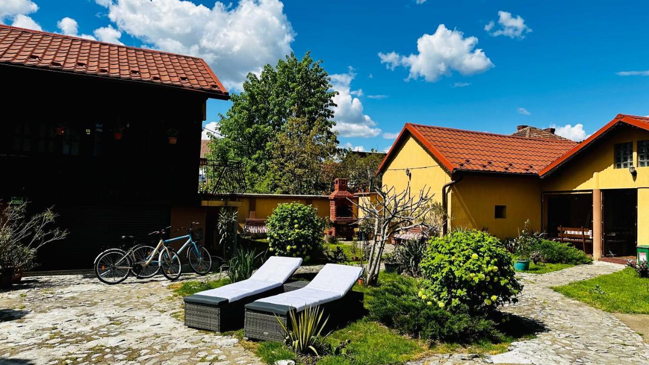 Apartamento Leto House Târgu Jiu Exterior foto