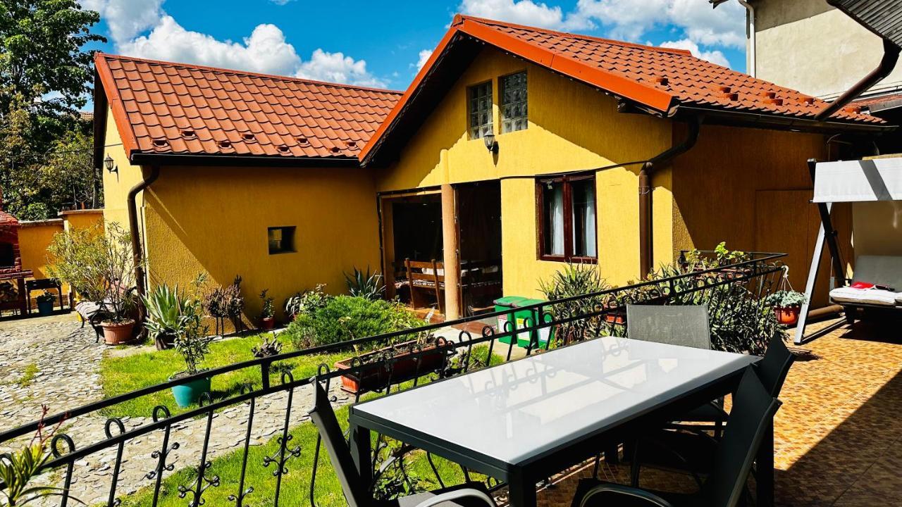 Apartamento Leto House Târgu Jiu Exterior foto