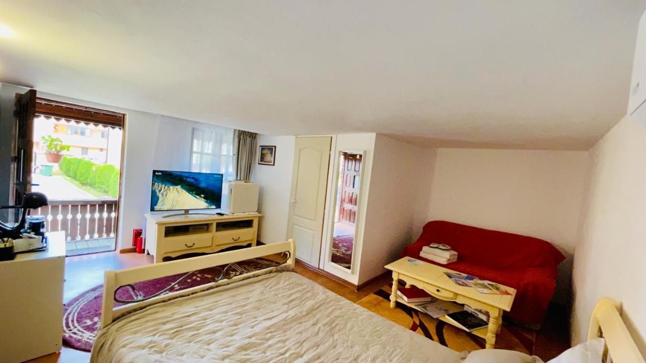Apartamento Leto House Târgu Jiu Exterior foto